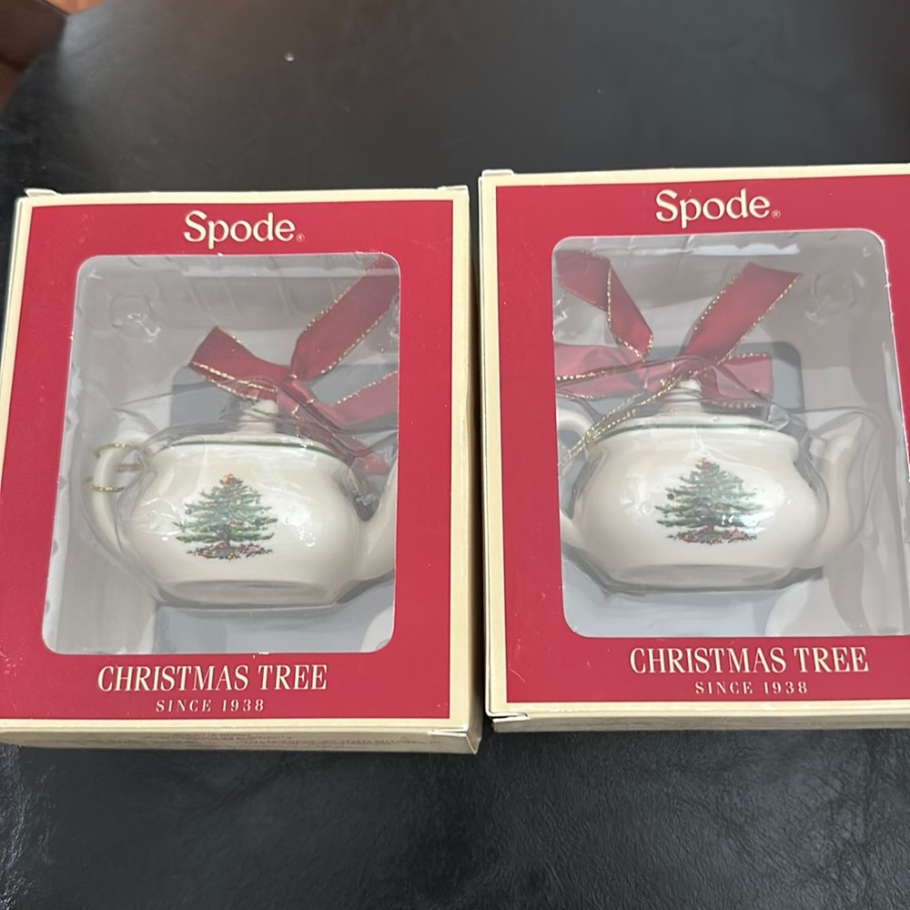 SPODE CHRISTMAS TREE TEAPOT ORNAMENTS.